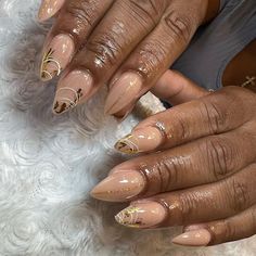 Taylor’s Glittery Mani, Chrome Tips, & More Non-Cheugy Football-Inspired Nail Ideas Gold Pearl Nails, Football Nail Designs, Chrome Tips, Pink Toe Nails, Nails Styles, Mani Ideas, 2024 Nails, Star Nail Art, Elegant Nail