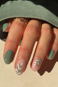 Summer 2024 Gel Nails, Cute Summer Gel Nails, 2024 Summer Nail Colors, Early Summer Nails, Green Floral Nails, Early Spring Nails, Nails Fresh, Elegant Nail, Green Nail Designs