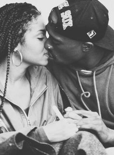 90s Couples, Hair Clips 90s, Tupac Quotes, African Tattoo, Tupac Pictures, Gangsta Quotes, Black Love Couples, Poetic Justice, Black Couples Goals