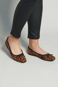 Step into wild elegance with our Soraya Ballet Flats. The cushioned insole ensures maximum comfort, making them ideal for all-day wear, while the slip-on design ensures easy wear. These flats are finished with a charming ribbon bow that adds a playful yet sophisticated touch. Whether you're pairing them with jeans for a casual look or a dress for a more polished ensemble, these flats will elevate your style effortlessly. Beautiful Basics by Carolina Lifestyle. Origin:PRC Material:Man-made Size G Casual Slip-on Ballet Flats With Bow, Casual Bow Ballet Flats, Casual Ballet Flats With Bow, Casual Closed Toe Flats With Bow, Slip-on Flats With Bow, Casual Flats With Bow For Fall, Casual Bow Flats For Fall, Casual Fall Flats With Bow, Casual Ballet Flats With Bow For Fall