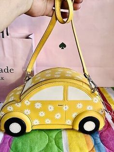 Kate Spade Novelty Bags, Kate Spade Outfits, Unique Purses And Handbags, Weird Bags, Cool Purses, Quirky Bags, Fun Purses, Unusual Handbags, Funky Purses