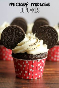 an oreo cupcake with cream frosting and chocolate cookies