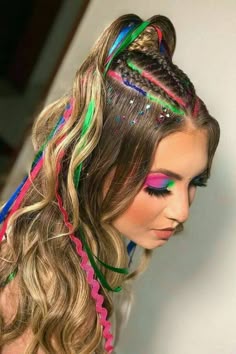 Glow Party Outfit, Festival Hair Trends, Neon Party Outfits, Glow In Dark Party, Neon Birthday Party, Make Carnaval, Glow Birthday Party, Rave Hair, Glow In The Dark Party