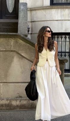 White Maxi Skirt Outfit, Look Hippie Chic, Look Boho Chic, Fest Outfits, Skirt Outfits Fall, Skandinavian Fashion, White Maxi Skirts, Europe Outfits