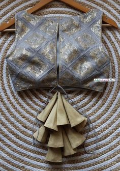 Boat Neck Saree Blouse, Choli Blouse Design, Sleeveless Blouse Designs, Blouse Lehenga, Blouse Designs Catalogue, Traditional Blouse Designs, New Saree Blouse Designs, Latest Model Blouse Designs