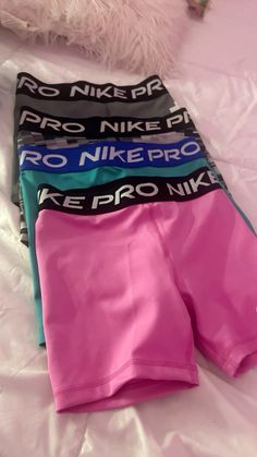 Nike Pros Shorts Outfit Aesthetic, Nike Fits Women, Nike Pro Outfit Ideas, Stuff I Want To Buy, Nike Pros Aesthetic, Nike Pro Outfits, Pretty Little Thing Outfits, Nike Pro Shorts Outfit, Pink Girly Things Accessories