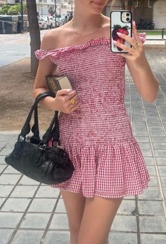 Red Summer Outfits, Ingenue Aesthetic, Quirky Outfits, Look Legging, Viral On Tiktok, Skandinavian Fashion, Business Casual Outfits For Work, Looks Party, Going Viral