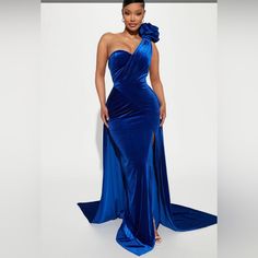 Fashion Nova Nwt! Royal Blue Rosalia Stretch Velvet Maxi Dress Size 2x Measures Approximately: Armpit 23 Inch Waist 19 Inch Length 58 Inch Chic Formal Dress, Gloves Dress, Dress One Shoulder, Velvet Gown, Velvet Maxi, Velvet Maxi Dress, Dresses Royal, Sequin Maxi Dress, Sequin Maxi