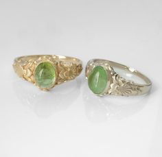 Seashell Signet Ring With Peridot / Aquamarine / Tourmaline Cabochon Vintage Ocean Signet, Personalized Monogram Ring - Etsy Peridot Rings Vintage, Vintage Rings Antiques, Womens Signet Ring, Creative Rings, Rings With Stones, Ring With Stone, Green Stone Ring, Family Ring, Rings Aesthetic