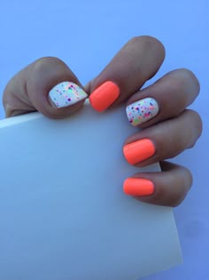 Neon & Freckles Nails... OPI White Snow, ILNP So Coral and for freckles aI used China Glaze Point Me To The Party. Carnaval Nails Design, Neon Party Nails, Coral And White Nails, Cruise Pedicure, Speckled Nails, Opi White, Neon Coral Nails, Bright Nail Designs, Cruise Nails