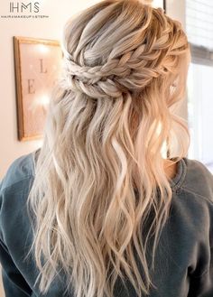 Matrix Hairstyle, Hairstyles Reference, Pretty Braids, Hairstyles Girl, Prom 2022, Cute Simple Hairstyles, Bridesmaids Hair, Formal Hair, Wedding Hair Ideas