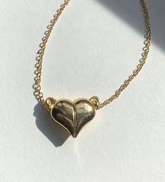 Magnetic heart necklace gold| Heart Magnet Pendant Necklace| personal gift|handmade| birthday| marriage| family| child| unconditional love| friendship gift| couple chain| inseparability| Christmas gift This magnetic heart necklace is minimalist and timeless. This highlight was made of first-class brass and symbolizes unconditional love and inseparability. This heart magnet pendant necklace is a perfect gift for couples, families or friends! Product Details: * Brass 14k gold plated (first class g Couple Chain, Heart Necklace Gold, Heart Magnets, Couple Necklaces, Wing Necklace, Gold Heart Necklace, Gift For Couples, Friendship Gifts, Gold Heart