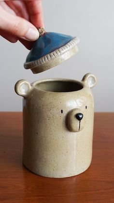 Animal Jar Ceramic, Bear Pottery Ceramics, Cute Ceramic Pots, Bear Ceramic Mug, Lidded Pots Ceramics, Ceramics With Lids, Ceramic Jar Ideas, Lidded Jars Ceramic Pottery Ideas, Ceramic Jars With Lids Handmade