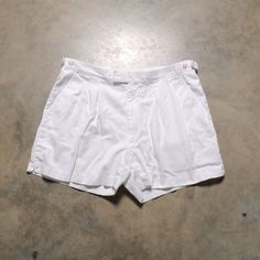 Rare pair of vintage 70s/80s Brooks Brothers tennis trunks. Excellent vintage condition. Please see actual measurements below. Waist: 35" Inseam: 3.5" Outseam: 15" If you would like to see additional photos or have any other questions, please do not hesitate to ask, and thanks for looking! Shipping disclaimer: All domestic orders under 16oz ship USPS Ground Advantage. All domestic orders over 16oz ship USPS priority mail. All international orders under 4lbs ship via Etsy's Global Shipping Progra Tennis Shorts, Vintage 60s, Brooks Brothers, Vintage 70s, Priority Mail, Short Outfits, Gender Neutral, Tennis, Art Collection