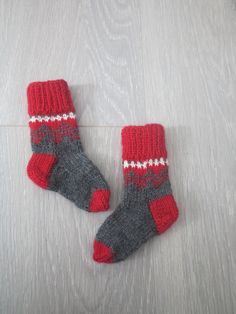 These handknit socks are made out of 100% wool, they have a simple yet pretty pattern. Please let me know if you have any questions. They can be purchased both individual and as packages. Perfect and fun gift for you and your family especially for occasions such as Christmas, but also all year around. Colors: optional --> please let me know if you want these in different colors Ships worldwide from Norway Casual Warm Socks For Gift, Casual Warm Socks For Gifts, Casual Warm Socks Gift, Casual Knitted Socks For Gifts, Cozy Handmade Socks For Stocking Stuffers, Knitted Socks For Winter Gifts, Hand Knitted Socks For Winter Gift, Cozy Knitted Socks For Gift, Cozy Knitted Socks For Gifts