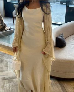 Dress And Abaya, Modest Arab Fashion, Classy Abaya Outfit, Modest Dresses Aesthetic, Modest Dress Prom, Arab Outfit Ideas, Birthday Outfit Modest, Halima Aden, Carpet Outfits