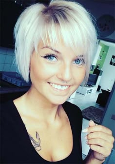 Hair For Round Face Shape, Fresh Hairstyles, New Short Hairstyles, Cool Short Hairstyles, Latest Short Hairstyles, Short Layered Haircuts, Short Hair Styles For Round Faces, Short Hair With Bangs, Hairstyles For Round Faces