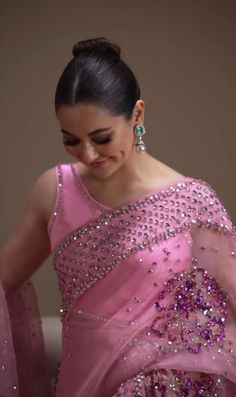 Hania Amir Saree, Insta Note, Modern Sari, Floral Blouse Designs, Organza Sari, Hania Aamir, Red Bridal Dress, Blue Organza, Hania Amir