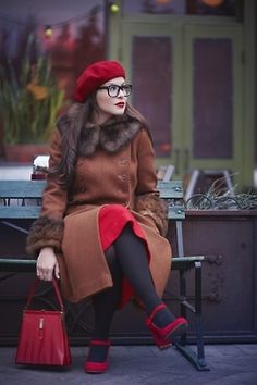 not too much of a fan of the "matchy matchy" look, but it works here Preppy Fall, Retro Pin Up, Moda Paris, Moda Chic, Golden Girl, Sport Chic