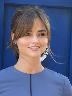 Jenna Coleman Jenna Coleman Haircut, Jenna Coleman Hair, Haircut Fringe, Hair Doctor, Ideas Haircut, Layered Haircuts With Bangs, Side Bangs Hairstyles, Jenna Coleman