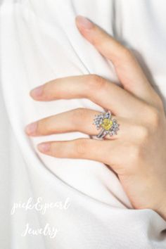 A close-up of a woman's hand wearing a ring. The ring is made of silver and has a single pearl in the center. The woman's fingers are slender and her nails are neatly manicured.
#ringsaesthetic #ringtattoos  #ringfingertattoocouple

#rings #ringfingertattoos Jewelry Girlfriend, Ring Finger Tattoos, Gift For Your Girlfriend, Ring Tattoos