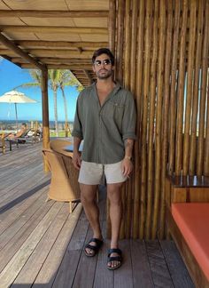 Mens Vacation Outfits, Beach Outfit Men, Hawaii Outfits, Ibiza Outfits