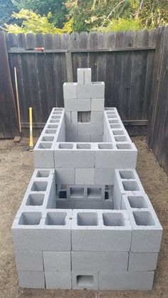 cinder blocks are arranged in the shape of a house