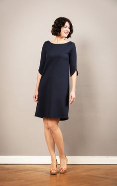 Charlotta is a fine, simple dress in a flared A-line, in dark blue. Particularly elegant is the simple, neck-free neckline, which also gives a small view of the back. Charlotta's highlight is the straight, two-piece sleeve, which ends with an elegant bow edge. Chalotta doesn't constrict you, is uncomplicated and conjures up a great figure. Also wonderful to go out, as a dress for the registry office and as a dress for wedding guests. The dress is available in sizes 36-44. We also make the dress Navy A-line Dress For Formal Occasions, Chic Navy A-line Dress, Elegant Navy A-line Dress, Classic Navy A-line Dress, Elegant Navy A-line Midi Dress, Navy A-line Midi Dress For Formal Occasions, Navy A-line Midi Dress For Formal Events, Navy A-line Dress For Work, Dress For Wedding