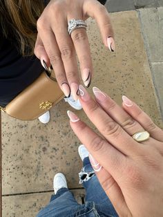 Matching Gel Nails With Best Friend, Matching Nails Girlfriends, Duo Nail Ideas, Friend Nails Matching, Nails To Match With Your Best Friend, One Design Nail, Summer Matching Nails, Uñas Matching Bff