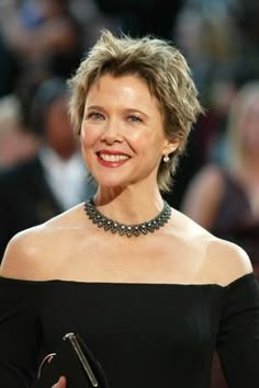 Messy Haircut, Beauty Hair Color, Short Shag Hairstyles, Lee Curtis, Edgy Short Hair, Jamie Lee Curtis, Jamie Lee