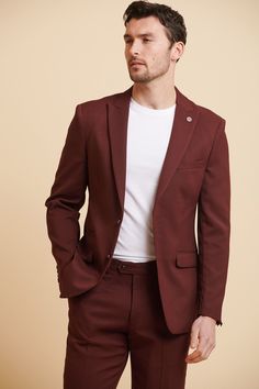 Stand out from the crowd with some suave sophistication. Rejuvenate your workwear and give your wardrobe an edge with a rich wine burgundy blazer. Perfect as part of the three-piece or on it's own over jeans, this jacket has a subtle diamond textured fabric and wine tortoiseshell buttons. It is classy, sophisticated and refined, all that a good blazer should be. Model wears size 42R. Features Slim fit Single-breasted Notch lapel Single back vent Four button cuff Double button fastening Complimen Burgundy Suit Jacket Men, Burgundy Men Outfit, Burgundy Blazer Outfit Mens, Burgundy Groom Suit, Burgundy Blazer Outfit, Burgundy Suit Men, Wine Suit, Dinner Outfit Men, Blazer Men Casual