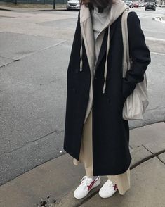 Mode Vintage, Korean Outfits, Looks Style, Mode Inspiration, Winter Fashion Outfits, Long Hoodie, Black Coat