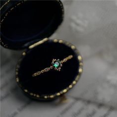 Dainty Gold Rings, Classy Jewelry, Pretty Rings, Girly Jewelry, Green Gemstones, Dream Jewelry, Pretty Jewellery