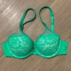 Nwot - Never Worn. Size: 34b Green Push-up Bra With Padded Cups, Green Bra With Integrated Support, Beautiful Bra, Sleep Wear, Lace Bra, Bra Sizes, Women's Intimates, Mac, Sleep