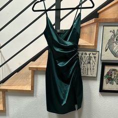 Never Worn, Emerald Green Boutique Mini Dress, Size M Silk Dress Outfit Classy, Dark Green Dress Short, Ally Walker, Party Dress Aesthetic, Silk Dresses Outfit, Green Boutique, Hoco Inspo, Short Graduation Dresses, Dresses Boutique