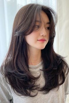 Layered Mid Hair, Korean Haircut Bangs Medium, Butterfly Haircut Straight Hair Asian, Korean Layered Haircut With Bangs, Butterfly Cut Long Hair, Butterfly Haircut With Korean Bangs, Korean Long Layered Haircut With Bangs, Pretty Hair Cuts