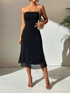 Dresses Night Out Classy, Classy Resort Dresses, Welcome Party Guest Dress, Simple Black Elegant Dress, Chic Dress Elegant Short, Simple Semi Formal Dresses, Elegant Dresses Black Women Formal, Simple Dresses For A Wedding Guest, Midi Classy Dress