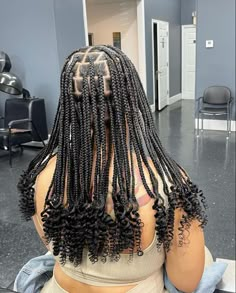 Braid Ideas With Curls At The End, Short Knotless Box Braids With Curls Hairstyles, Hoco Hairstyles Box Braids, Knotless Braids Ideas For Black Women, Braided Hairstyles For Black Women Medium, Mid Back Box Braids With Curly Ends, Short Box Braids Medium, Braids With Curls At The End Medium, Medium Length Hair Styles Black Women Braids