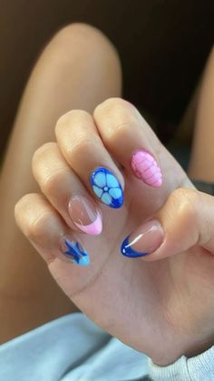 Easy Hawaiian Nail Designs, Black And Colored Nails, Summer Nails Different Designs, Preppy Nail Ideas Winter, Cool Nail Inspo Summer, Fun Nail Designs Almond, Nail Inspo Hibiscus Flower, Cute Mermaid Nails, Red Western Nail Ideas