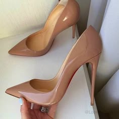 Classy Heels Elegant, Elegant Shoes Classy, Heels Classy Elegant, Elegant Shoes Heels, Hak Tinggi, Louis Vuitton Shoes Heels, Fancy Heels, Red Bottom Shoes, Nude High Heels