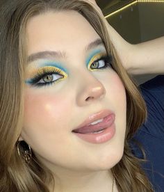 Butterfly Makeup, Yellow Makeup, Glow Makeup, Unique Makeup, Eye Makeup Designs, Cute Makeup Looks, Glowing Makeup