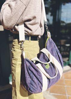 This sports and travel bag has a worn-out, washed touch, with a purple tone, very cool to carry for all types of plans, weekends, trips, extracurricular activities, etc. 
It has a pocket on the outside with a fluorescent zipper and adjustable handles. 
Also if you wish you can have your personalized sports bag. In this case we recommend fluorine yellow.
They are limited edition and will not be restocked, so don't miss out on this sports and travel bag.
Measurements: 52 wide and 23 diameter
Trave Extracurricular Activities, Purple Tone, Turquoise Rose, Mens Travel Bag, Bag Measurements, Extra Curricular Activities, Extra Curricular, Blue Camo, Backpack Sport