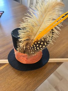 Top hat with feathers Oktoberfest Hat, Mini Hats, Royal Ball, Top Hats, From Santa, Top Hat, Santa Maria, Halloween Ideas, Fall Halloween