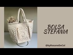 a crocheted bag is shown with the words bolsa steffana