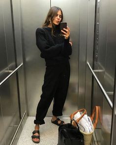 Top 20 Instagram influencer outfits of the week Birkenstock Styles, Airport Outfits, Tokyo Street Fashion, Weekly Outfits, Cooler Look, Influencers Fashion, Street Style Inspiration, Mode Inspo