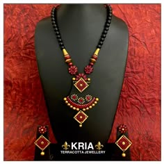 Terracotta Necklace Designs, Indian Gold Necklace Set, Diy Earrings Tutorial, Hand Painted Jewellery, Jewellery Tutorial, Diy Earrings Materials, Terracotta Jewellery Making, Indian Gold Necklace, Painted Jewellery