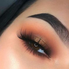 Make Up Diy, Make Up Designs, Gold Eye Makeup, Glitter Eye Makeup, Glitter Eye, Hooded Eye Makeup, Beautiful Eye Makeup