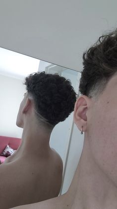 Low Fade Curly Haircut, Idea Tattoo Men, Fade Designs Mens, Curly Hair Fades For Men, Curly Hair Low Fade, Low Fade Design, Low Drop Fade Curly Hair, Curly Men Hair, Low Fade Redondo