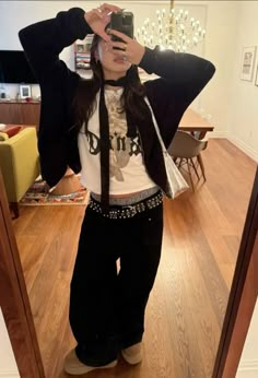 Black Studded Belt Outfit, Black N White Outfits, Autumn Fits, Casual Streetwear, Casual Style Outfits