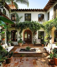 Spanish Style Backyard Front Yard Landscaping Spanish Style, Spanish Brick House, Spanish Style Homes Backyard, Old Spanish Style Homes Exterior, Patio Spanish Style, Spanish Architecture Hacienda Style, Modern Spanish Exterior, Home Spanish Style, Spanish Style Homes Exterior